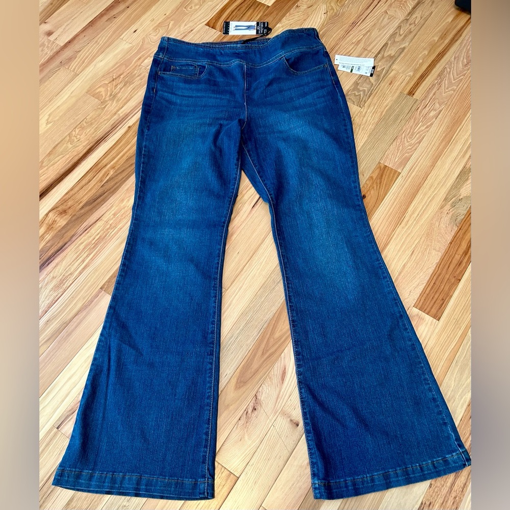 Sofia Vergara Jeans NWT